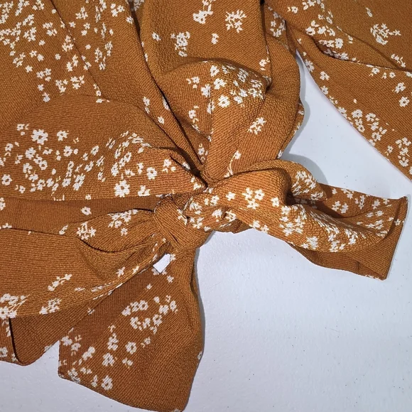 BCBG Women's Floral Wrap Crop Top Tie Front Balloon Sleeves Boho Cottagecore - Picture 4 of 7